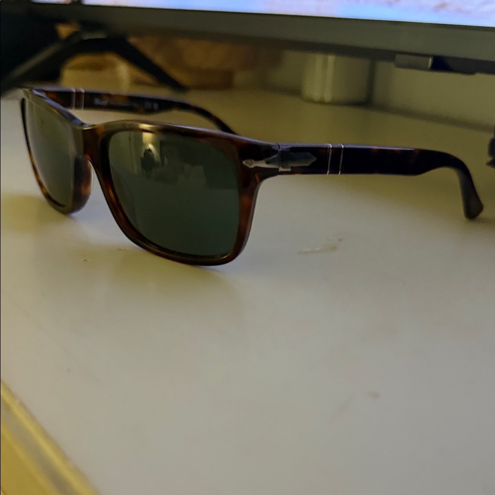 Persol Tortoise Shell Sunglasses 3048-s brand new in box unworn
